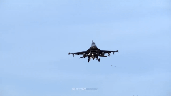 Quân đội Ukraine đã triển khai tiêm kích F-16 để đánh chặn các cuộc tấn công tầm xa bằng tên lửa và máy bay không người lái (UAV) tự sát của Nga, sau khi thông báo tiếp nhận lô đầu tiên vào đầu tháng 8.