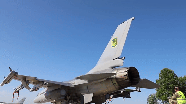 F-16 là dòng chiến đấu cơ hạng nhẹ nổi tiếng do Mỹ sản xuất, tuy nhiên nhiều chuyên gia cho rằng chúng cũng không thể xoay chuyển cục diện chiến trường Đông Âu.