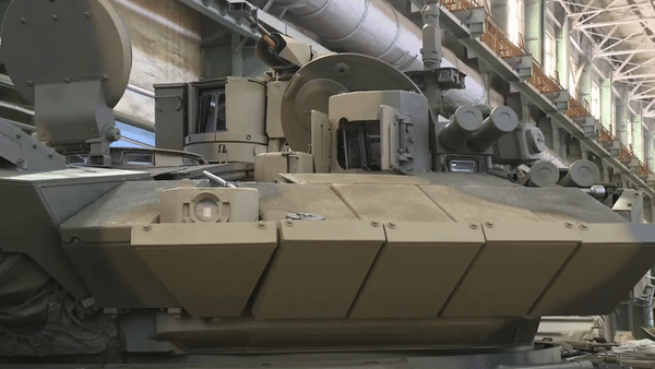 Tổng thống Nga Vladimir Putin từng ca ngợi T-90M là "xe tăng tốt nhất thế giới" vào tháng 2 vừa qua.