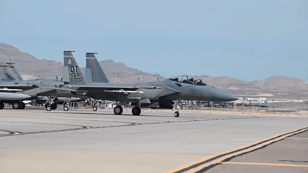  F-15EX là máy bay chiến đấu đa năng đáng gờm, đại diện cho sự phát triển mới nhất của dòng máy bay chiến đấu lừng danh F-15 do Mỹ phát triển.