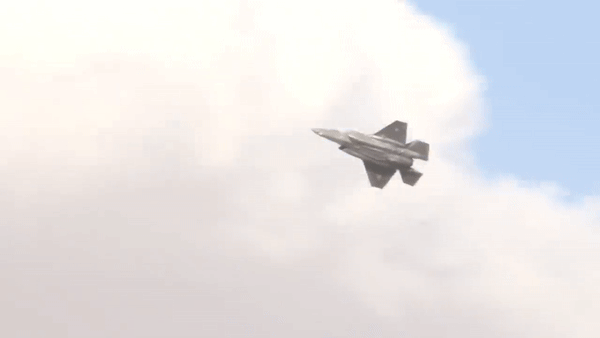 Với sự chấp thuận của Lockheed Martin, Israel trở thành quốc gia duy nhất ngoài Mỹ được quyền can thiệp và chỉnh sửa các hệ thống trên tiêm kích F-35, Israel đã đặt biệt hiệu cho những chiếc máy bay của mình là F-35I "Adir" nghĩa là "Người vĩ đại".