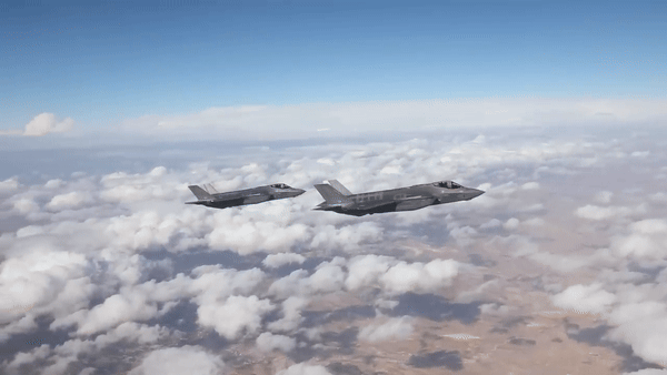 Israel hồi tháng 6 ký hợp đồng 3 tỷ USD để mua thêm 25 tiêm kích F-35 từ tập đoàn Lockheed Martin của Mỹ, nâng tổng số phi cơ F-35 mà Tel Aviv dự kiến biên chế lên 75 chiếc.