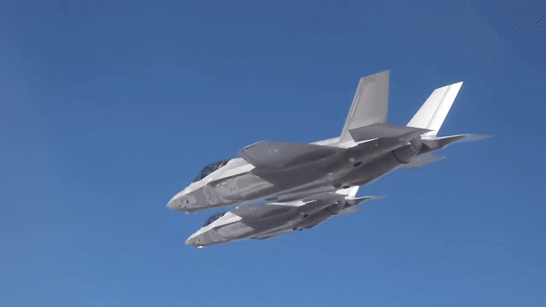 Cả Iran và Israel đều không muốn nổ ra một cuộc chiến toàn diện, vì thế họ thường tung ra đòn tấn công bất ngờ có trọng điểm để gây thiệt hại "có kiểm soát" cho đối phương.