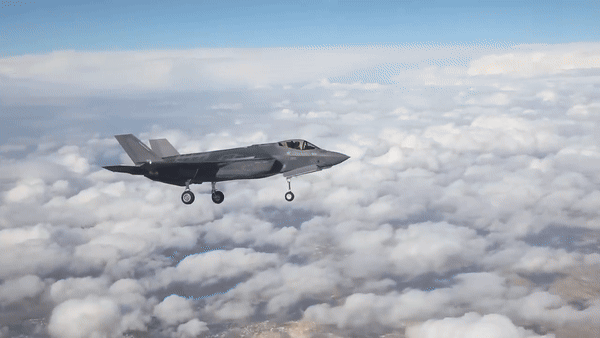 Việc không có vụ nổ thứ cấp tại khu nhà chứa máy bay F-35I cho thấy ít có khả năng chiến đấu cơ tàng hình của Israel bị hư hại.
