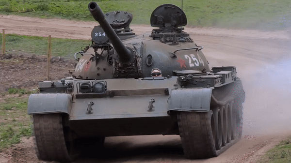 T-55 ra mắt vào năm 1958 mà không có khác biệt căn bản trong thiết kế.