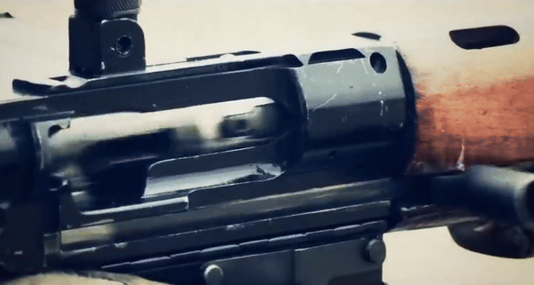Đầu năm 1942, hai công ty Rheimetall-Borsig và Krieghoff bắt đầu phát triển vũ khí theo yêu cầu trên.