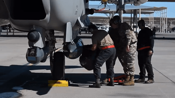 Ngoài ra thiết kế này của F-15EX giúp tiếp cận chuỗi cung ứng dễ dàng cũng như đồng bộ nhanh mạng lưới hậu cần trước đó của F-15C và F-15E.
