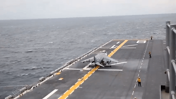 AV-8B Harrier II tham gia hoạt động của Thủy quân Lục chiến Mỹ vào năm 1984 và tham gia rộng rãi vào Chiến tranh vùng Vịnh năm 1991.