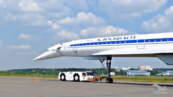Hãng Tupolev của Liên Xô bị chỉ trích là đã sử dụng tình báo công nghiệp để copy các công nghệ mang tính quyết định của máy bay siêu thanh Concorde.