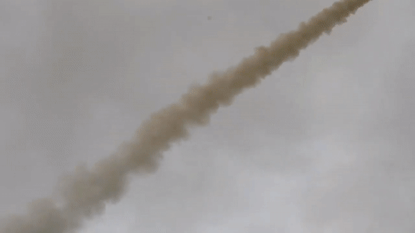 Hệ thống tên lửa S-300 có thể đồng thời theo dõi đến 100 mục tiêu và xử lý được từ 12 đến 36 chiếc trong số đó.