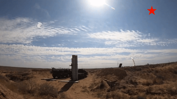 S-300 bao gồm một loạt hệ thống tên lửa đất đối không tầm xa do Tổng công ty Khoa học Công nghiệp Almaz-Antey của Nga sản xuất.