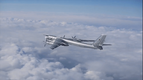 Bộ Quốc phòng Nga chưa bình luận về thông tin phản hồi của phía Mỹ đưa ra về việc Su-35S bay cắt mặt chiếc F-16C khi chúng bay gần Tu-95MS.