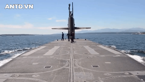 USS Florida là tàu ngầm hạt nhân chiến lược lớp Ohio của hải quân Mỹ, chiếc tàu này đã được chuyển đổi để mang theo 154 tên lửa hành trình Tomahawk.