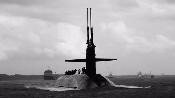 Ngoài việc phục vụ như một bệ phóng Tomahawk từ đại dương, tàu ngầm USS Florida có thể vận chuyển tới 66 lính đặc nhiệm SEAL.