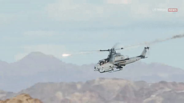Với tốc độ tối đa 357 km/giờ và phạm vi chiến đấu khoảng 700 km, AH-1Z Viper có thể thực hiện các nhiệm vụ tấn công sâu vào phòng tuyến của kẻ thù.