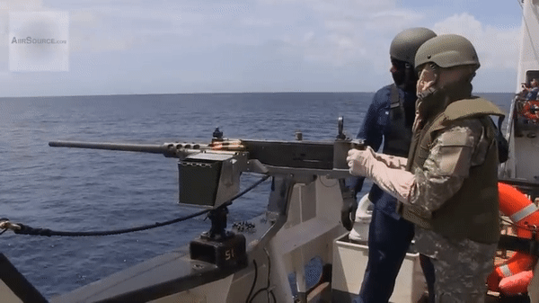 Bộ binh và thủy quân lục chiến Mỹ mang theo khẩu M2 Browning để tạo làn hỏa lực áp chế, còn các tàu chiến hải quân trang bị nó để bắn hạ chiến đấu cơ đối phương khi chúng tấn công.