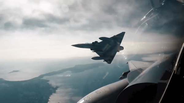 Tiêm kích Mirage-2000 do nền công nghiệp quốc phòng Pháp phát triển là một trong những dòng chiến đấu cơ hạng nhẹ hàng đầu thế giới thời điểm chúng ra đời và cho đến nay vẫn không thể xem thường.