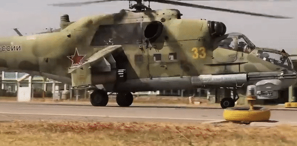 Về khả năng chiến đấu, trực thăng chiến đấu Mi-24 trang bị hỏa lực súng máy hoặc pháo (đặt ở đầu mũi). Súng máy YakB 12,7mm được trang bị trên những chiếc Mi-24D thế hệ đầu.