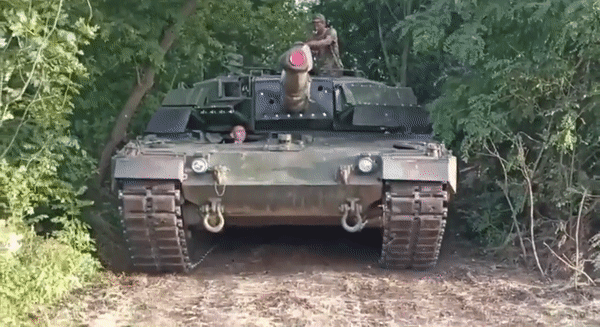 Tuy ra đời đã lâu nhưng cho tới thời điểm hiện tại Leopard 2A4 vẫn được đánh giá là dòng xe tăng chủ lực mạnh mẽ, vẫn đảm đương được nhiệm vụ trong tác chiến hiện đại.