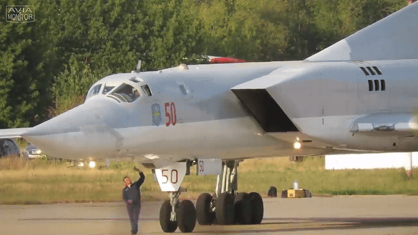 Máy bay ném bom chiến lược Tu-22M3 luôn là dòng khí tài được các đối thủ của Nga theo dõi đặc biệt.