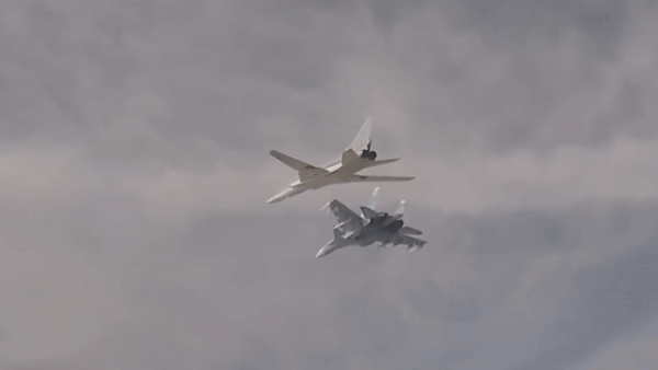 Mỗi oanh tạc cơ Tu-22M3 được trang bị hai động cơ turbine phản lực Kuznetsov NK-25 với tổng sức đẩy gần 50 tấn.
