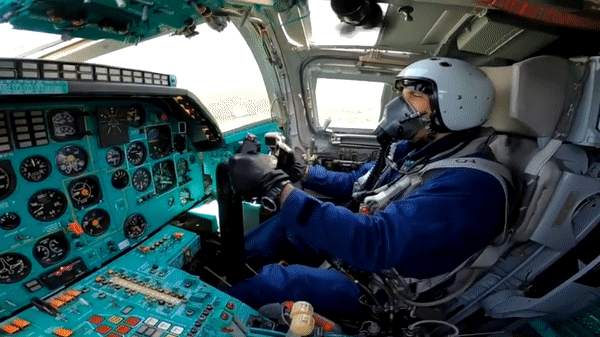 Tu-22M3 cũng mang theo các loại bom không dẫn đường thông thường gồm 20 bom FAB-250 hoặc 8 bom FAB-1500.