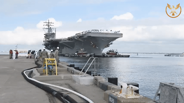 Nhóm tác chiến tàu sân bay USS Dwight D. Eisenhower ban đầu được điều động tới Địa Trung Hải, trước khi chuyển hướng tới khu vực Trung Đông sau đó hai tuần, trong bối cảnh căng thẳng ở khu vực gia tăng vì xung đột ở Dải Gaza.