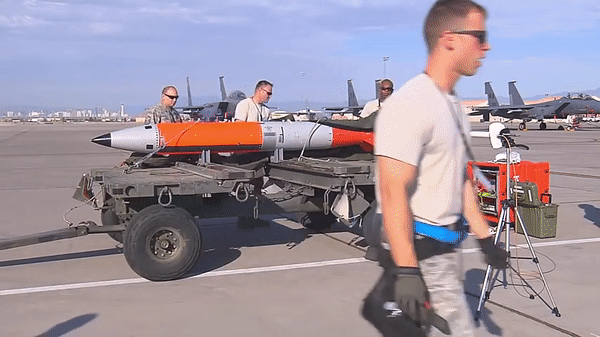 Máy bay của các đồng minh NATO, chẳng hạn như Tornado, cũng được chứng nhận để mang B61-12.
