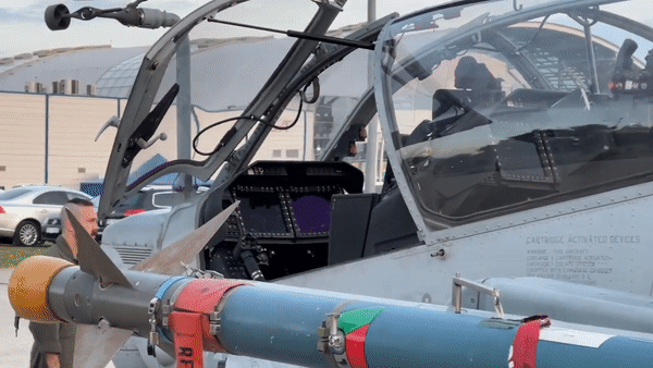 Nhà sản xuất JAGM là Lockheed Martin đang phát triển một phiên bản tên lửa tầm bắn mở rộng lên 8 hải lý (16 km).