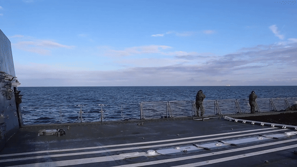 Bộ Quốc phòng Nga cho biết chiến hạm Đô đốc Golovko rời căn cứ ở Severomorsk ngày 2/11 để "thể hiện sức mạnh và đảm bảo hiện diện của hải quân Nga tại các khu vực quan trọng ở vùng biển xa".