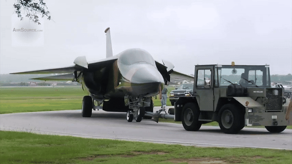 Úc đã mua những chiếc F-111C và F-111G đã qua sử dụng của Mỹ trong giai đoạn 1973-1992. Đến giai đoạn 2007 - 2010, loại máy bay này dần bị thải hồi và thay thế bằng những chiếc F/A-18F Super Hornet