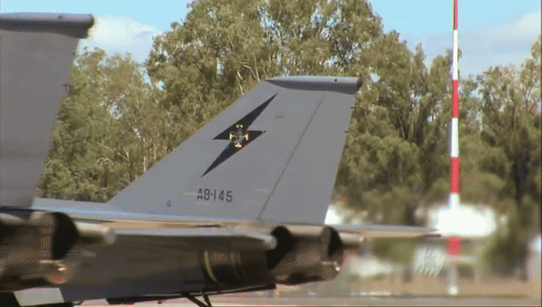 Năm 1962, hãng General Dynamics đã giành được thầu, và khi bản thiết kế đầu tiên được công bố, máy bay đã được gán ký hiệu “F” vốn dành cho các máy bay tiêm kích do có kích thước nhỏ hơn các máy bay ném bom chiến lược của Không quân Mỹ.