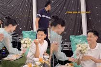 Đang ăn cỗ, chàng trai bất ngờ được bạn gái cầu hôn và cái kết