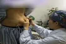 PTTM "núi đôi" nhưng ngực ngày cảng nhỏ, còn bụng to hơn