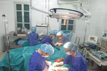 Nối thành công cho bệnh nhân bị đứt lìa hai cẳng tay