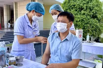 Thống nhất chuyển COVID-19 từ bệnh truyền nhiễm nhóm A sang nhóm B