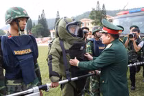 Mục kích đặc công Việt Nam diễn tập, thử vũ khí