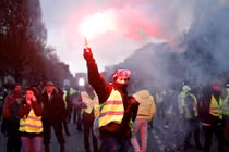 Biểu tình hỗn loạn ở thủ đô Paris: Tổng thống Macron phản ứng gay gắt