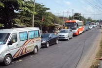 Quốc lộ kẹt xe kéo dài 5km vì nghỉ lễ