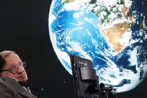 Vì sao thiên tài Stephen Hawking từng mong muốn loài người rời khỏi Trái đất? 