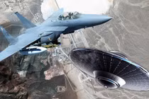 Chấn động tuyên bố... hải quân Mỹ đụng độ UFO, có cả bằng chứng? 