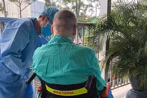 Phi công người Anh tập bỏ máy thở, VN chỉ còn 6 ca dương tính
