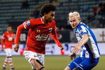 Vì sao Văn Hậu chưa được ra sân ở Heerenveen?