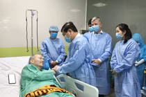 Phi công người Anh dự kiến sớm được ra viện, về nước