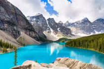 Vẻ đẹp huyền ảo của hồ nước đẹp nhất thế giới ở Canada