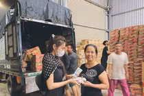 Ủng hộ miền Trung 300 ngàn, cô gái chuyển khoản nhầm 300 triệu và cái kết 