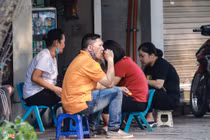 Cảnh buôn bán thò thụt trong lệnh cách ly xã hội