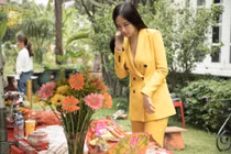 “Nhức mắt” những bộ vest không nội y gây tranh cãi của Mai Phương Thúy
