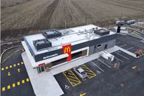 Nhà hàng McDonald's lạ đời giữa cánh đồng hoang vu
