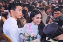 Bạn gái tin đồn của Đoàn Văn Hậu ăn mặc nữ tính, điệu đà